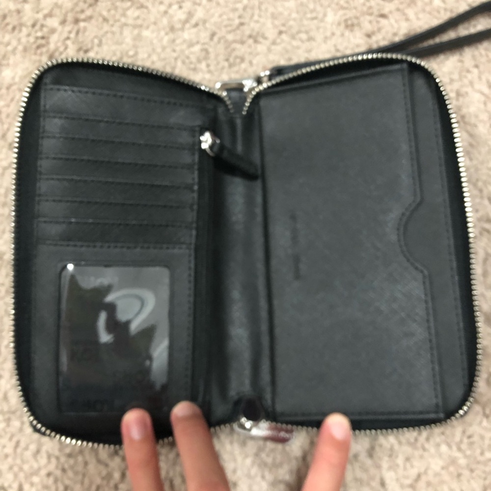 Michael Kors Logo Wallet - Picture 3 of 4